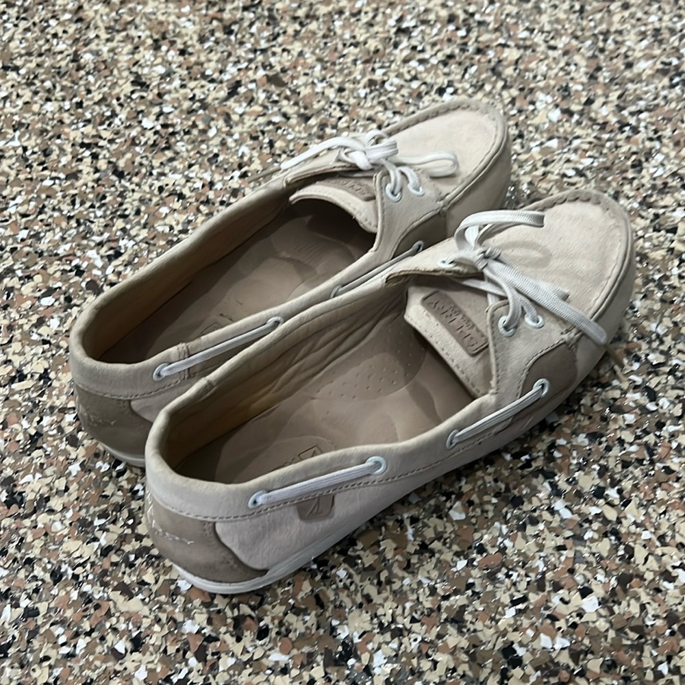 Sperry beige flats size 8.5 gently used